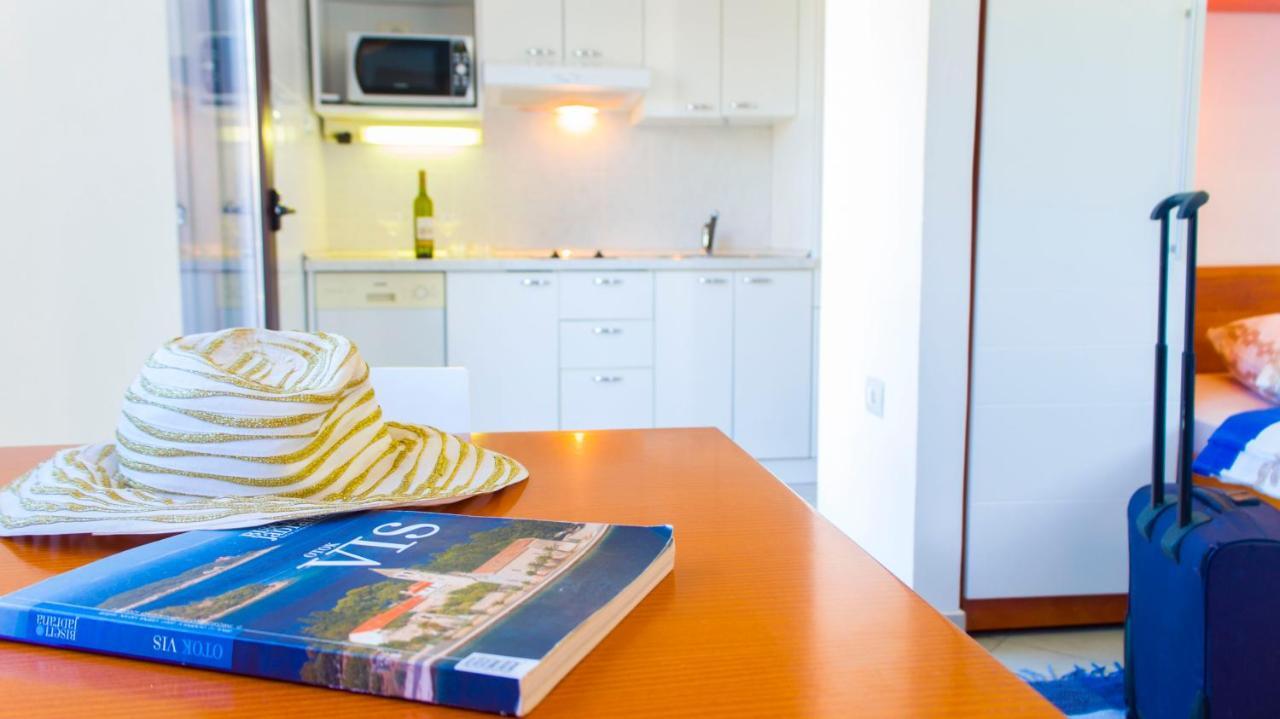 The Sea House Apartments Βις Εξωτερικό φωτογραφία
